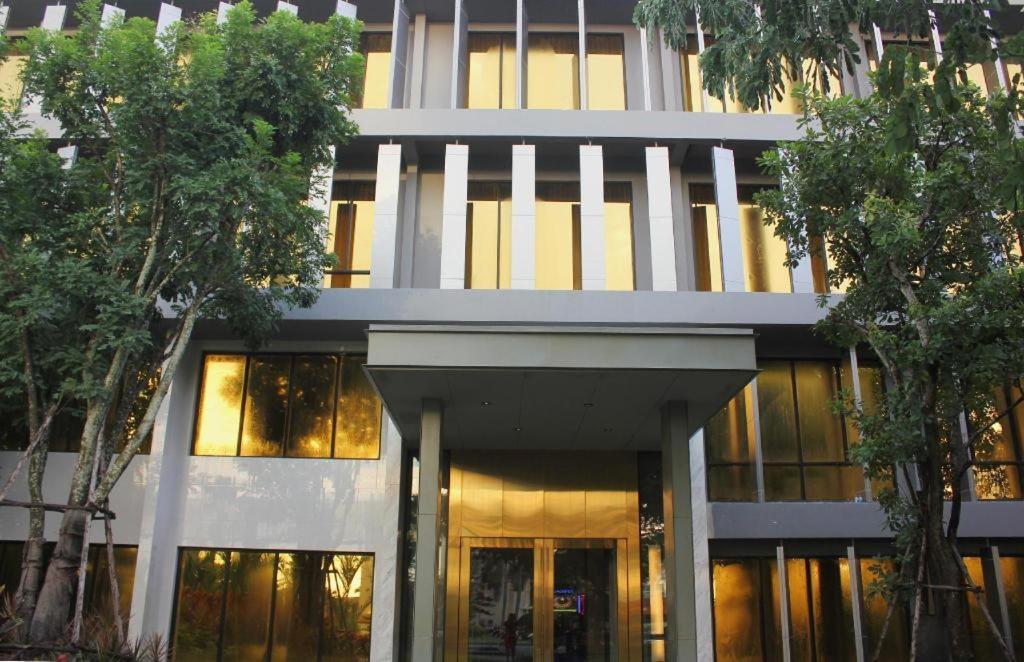 Holiday Poipet Exterior photo