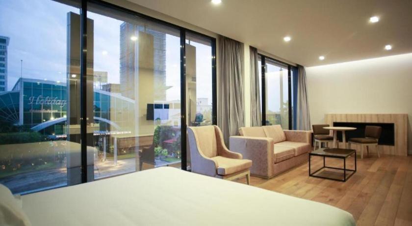 Holiday Poipet Exterior photo
