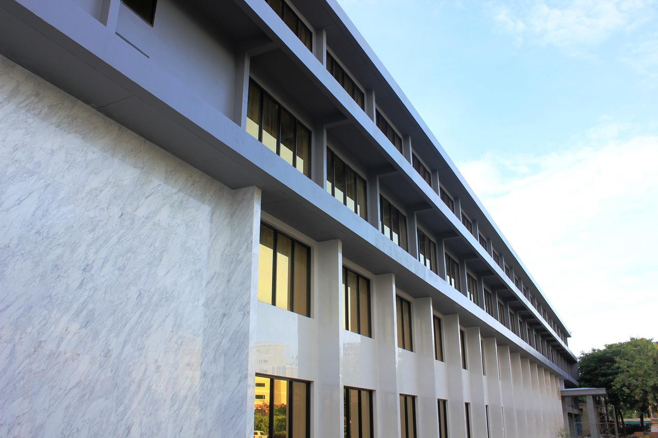 Holiday Poipet Exterior photo