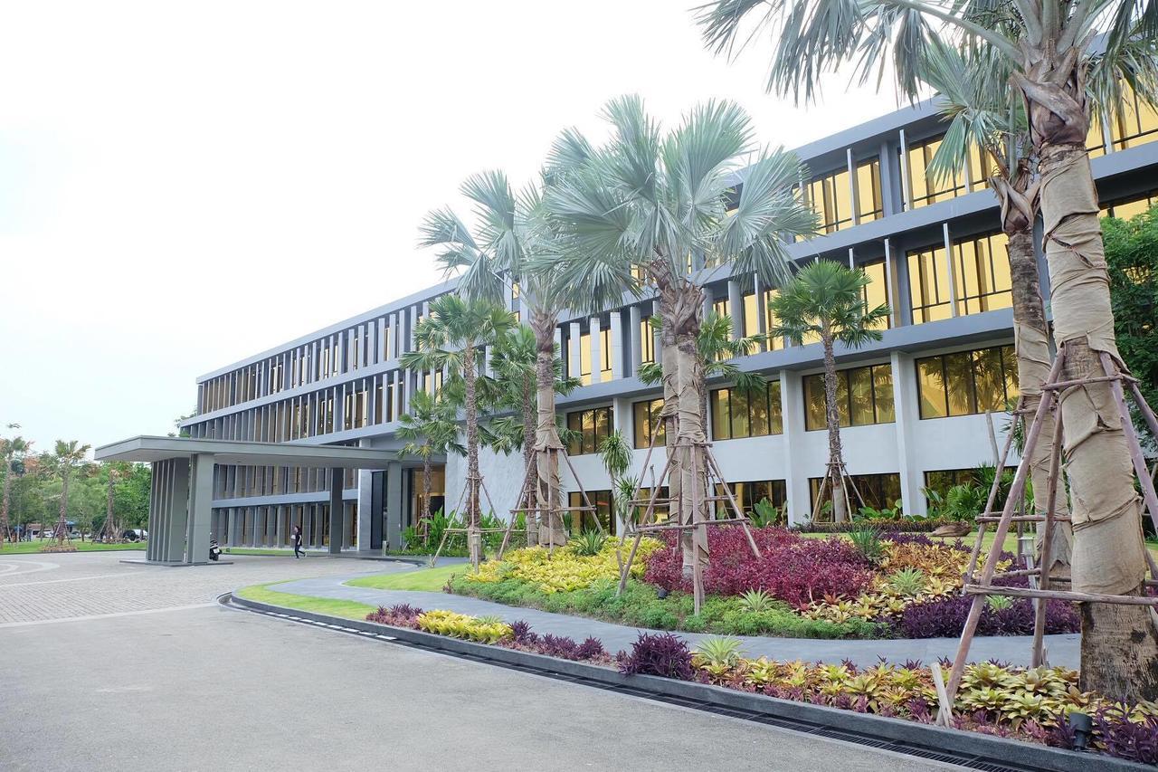 Holiday Poipet Exterior photo